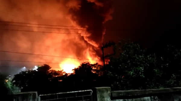 Vishakha Pharmacity Fire Accident: విశాఖ ఫార్మాసిటీలో భారీ అగ్ని ప్రమాదం.. కంపెనీలో 20 మంది కార్మికులు