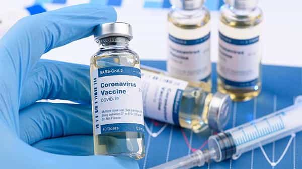 Corona Vaccine: కరోనా టీకా సీలు తెరిస్తే ఆ సమయంలోగా వాడేయాలి.. లేదంటే నిర్వీర్యమే.. వైద్య నిపుణుల సూచనలు