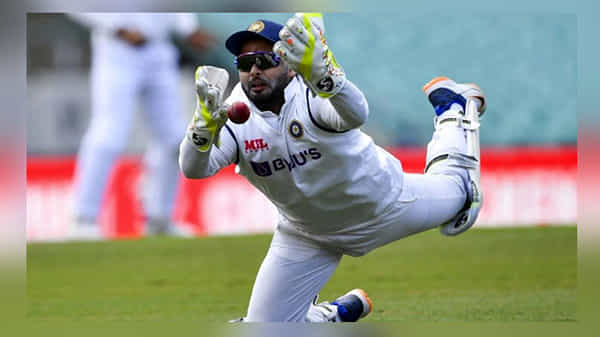 India Vs Australia 2020: ఇదేం కీపింగ్ బాబూ.. రెండు క్యాచ్లు విడిచిపెట్టిన పంత్.. ఫ్యాన్స్ ట్రోలింగ్..