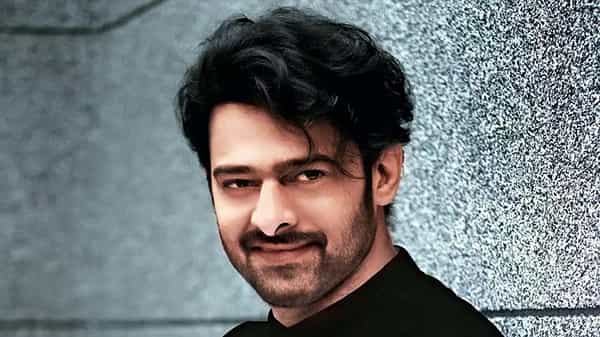 Hero Prabhas: రాధేశ్యామ్ టీమ్కు సర్ప్రైజ్ ఇచ్చిన డార్లింగ్ ప్రభాస్... ఖుషీ అవుతోన్న యూనిట్ సభ్యులు..