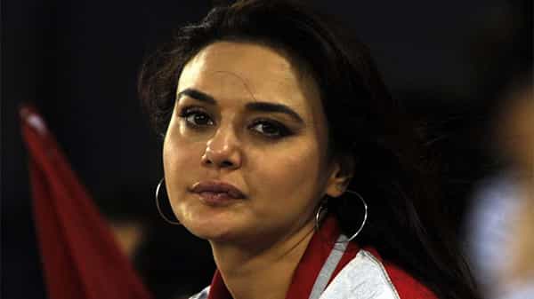 Preity Zinta: నా కుటుంబం సేఫ్.. కరోనాను తేలికగా తీసుకోవద్దు.. రాత్రికి రాత్రి ఏదైనా జరగొచ్చు.