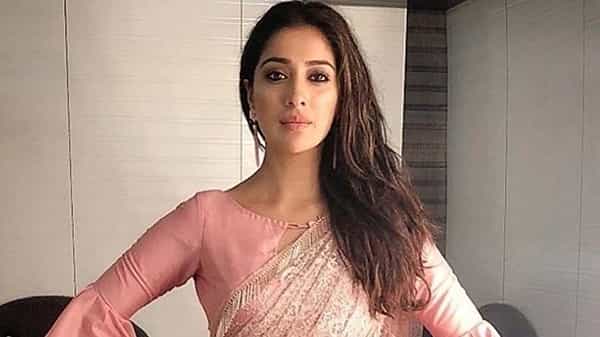 ఆ రోజే మా ఎంగేజ్మెంట్..! ఆహ్వాన పత్రిక కూడా రెడీ..? అసలు విషయాన్ని వెల్లడించిన గ్లామర్ బ్యూటీ..