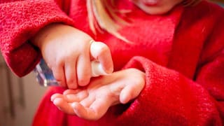 Gold Price Today (24-01-2021): దిగివస్తున్న బంగారం ధర..నగలు కొనుక్కోవాలనుకునేవారికి ఇది సరైన సమయమేనా..!