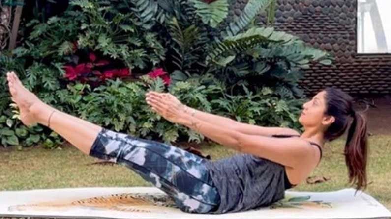 Shilpa Shetty Yoga Tips: మానసిక ఒత్తిడితో బాధపడుతున్నారా.. అయితే ఈ బాలీవుడ్ బ్యూటీ టిప్స్ పాటించాల్సిందే..