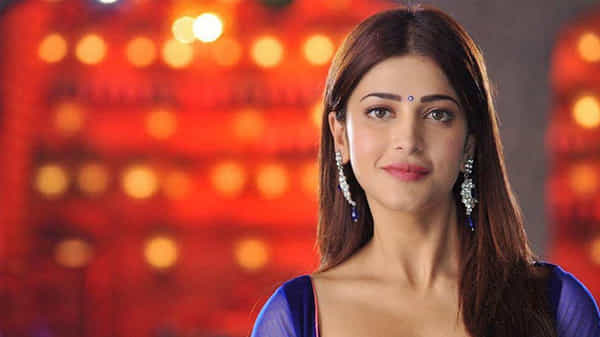 Shruti Hassan: ఫొటోషూట్ కోసం రెచ్చిపోతున్న గబ్బర్ సింగ్ హీరోయిన్.. మూడేళ్ల తర్వాత టాలీవుడ్లోకి ఎంట్రీ ఇస్తున్న ఈ భామ..