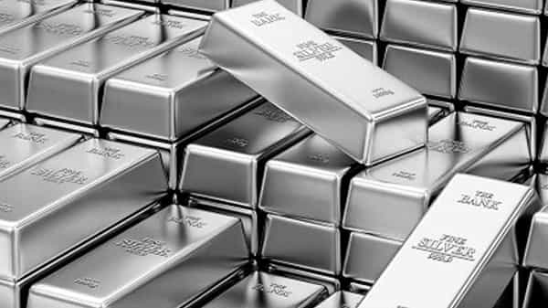Silver Price Today: దేశంలో నికలడకగా ఉన్న వెండి ధరలు.. హైదరాబాద్లో మాత్రం పెరిగింది.. ఎంతంటే..!