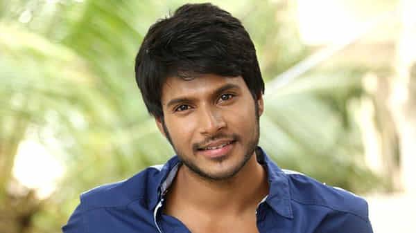 Sundeep Kishan First Look: సిక్స్ ప్యాక్తో రచ్చ చేస్తోన్న సందీప్ కిషన్.. తెలుగులో ఈ తరహా తొలి చిత్రం ఇదేనంటూ..