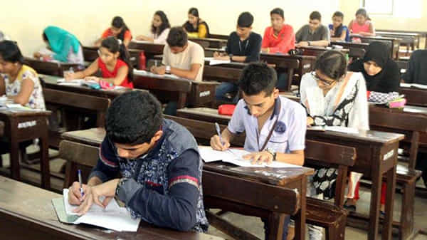 CBSE Board Exam 2021: సీబీఎస్ఈ 10,12 పరీక్ష షెడ్యూల్ లో స్వల్ప మార్పులు.. జూన్ 14న ముగియనున్న ఎగ్జామ్స్