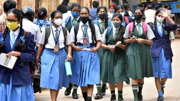 Schools Reopens: తెలంగాణలో రేపటి నుంచి తెరుచుకోనున్న విద్యాసంస్థలు.. నిబంధనలు, సమయ వేళలు ఇలా..