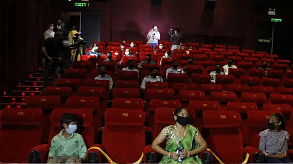 100% occupancy in theatres: థియేటర్ యజమానులకు శుభవార్త.. ఇకపై వంద శాతం ఆక్యుపెన్సీ.. కానీ..