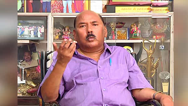 టాలీవుడ్ ఇండస్ట్రీలో మరో విషాదం.. గుండెపోటుతో పాటల రచయిత వెన్నెలకంటి మృతి..