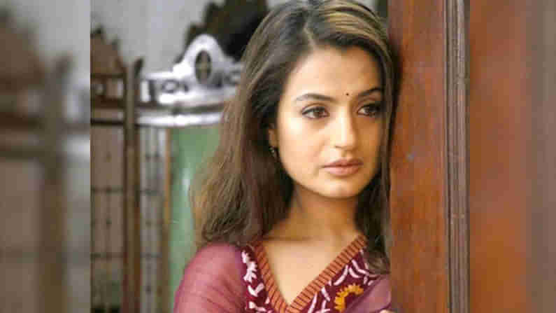 Ameesha Patel : హీరోయిన్ ఇన్‌స్టాగ్రామ్ ఖాతాను హ్యాక్ చేసిన కేటుగాళ్లు.. పోలీసులను ఆశ్రయించిన బ్యూటీ