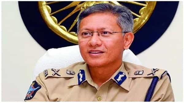 ఏపీ పోలీసులను అభినందించిన డీజీపీ.. పంచాయతీ స్ఫూర్తితో రాబోవు ఎన్నికల్లో పని చేయాలన్న గతమ్సవాంగ్