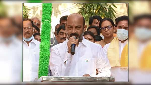 వచ్చేది మా ప్రభుత్వమే..! ఐజీకి బండి సంజయ్ వార్నింగ్, పేద గిరిజనులపై థర్డ్ డిగ్రీ ప్రయోగించారని మండిపాటు