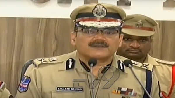 బోయిన్ పల్లి కిడ్నాప్ : అఖిల ప్రియ.. నెంబర్ 1, నిందితుల మధ్య జరిగిన ఫోన్ సంభాషణను మ్యాప్ ద్వారా చూపించిన సీపీ