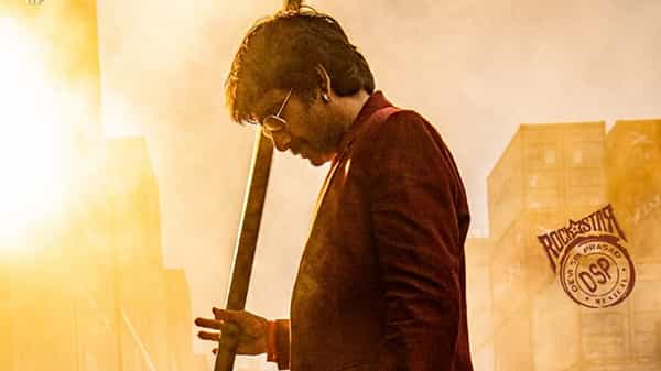 రవితేజ బర్త్ డే గిఫ్ట్ వచ్చేసింది.. ఖిలాడి ఫస్ట్ గ్లింప్స్ రిలీజ్.. నయా లుక్లో అదరగొడుతున్న మాస్ రాజా..