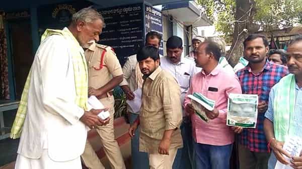 రైతన్నలను నట్టేటముంచిన కలాస్ కంపెనీ ఉల్లి విత్తనాలు, 5 వందల ఎకరాల్లో వేసిన పంట నిష్ప్రయోజనం, న్యాయం కోసం ఫిర్యాదు
