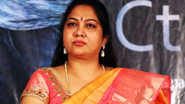 actress Hema : అలాంటి పాత్రలు దర్శకులు తనకు ఇవ్వడంలేదని కన్నీళ్లు పెట్టుకున్న నటి హేమ...