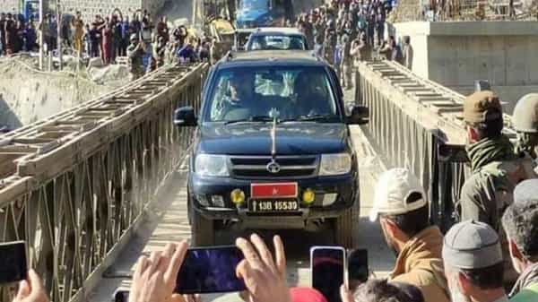 Bailey Bridge in Kashmir: జమ్మూ శ్రీనగర్ హైవే రాంబన్ వద్ద కూలిన వంతెన, కేవలం 60 గంటల్లోనే నిర్మించిన సైన్యం