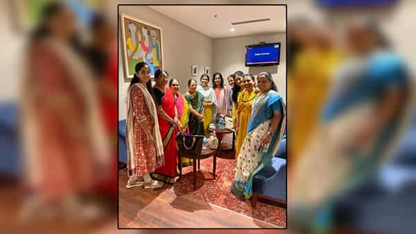 వారణాసిలో సీఎం కేసీఆర్ కుటుంబ సభ్యుల పర్యటన.. స్వామివారికి ప్రత్యేక పూజలు.. పట్టువస్త్రాల సమర్పణ