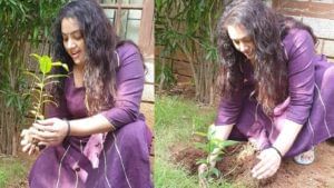 Green India challenge: గ్రీన్ ఇండియా ఛాలెంజ్‌‌‌‌‌లో భాగంగా మొక్కలు నాటిన సీనియర్ హీరోయిన్ మీనా