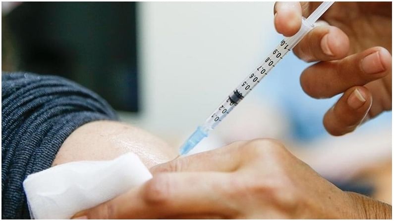 Fake Vaccination Camp: కలకలం రేపుతున్న ఫేక్ వ్యాక్సినేషన్.. 2 వేల మందికి ఉప్పు నీటి వ్యాక్సిన్లు..!