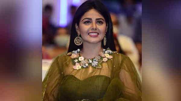 టాలీవుడ్లో బిగ్ బాస్ బ్యూటీ హంగామా.. ఏకంగా మహేష్ బాబు సినిమాలో స్పెషల్ సాంగ్ .?