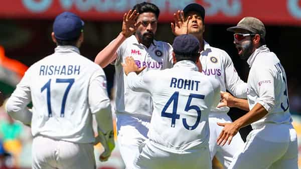 India Vs Australia 2020: ఐదు వికెట్లు కోల్పోయిన ఆసీస్.. అదరగొట్టిన టీమిండియా బౌలర్లు..