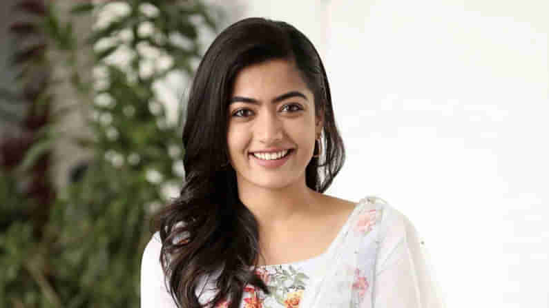 Rashmika Mandanna : స్నేహితులతో సరదాగా సాగరతీరంలో లక్కీ బ్యూటీ రష్మిక .. వీడియో వైరల్