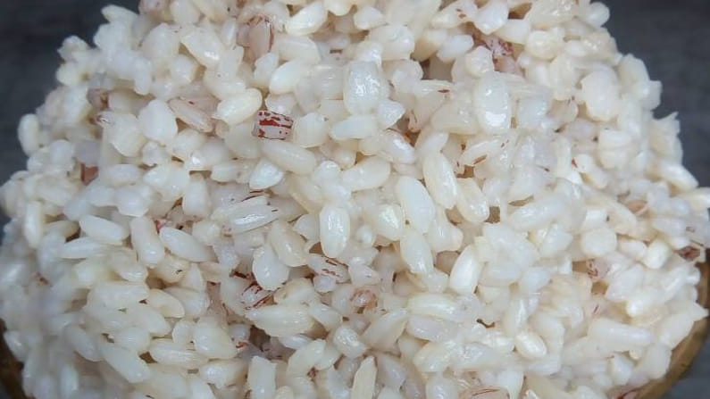 Magic Rice: కొత్త రకం బియ్యాన్ని పండించిన కరీంనగర్ రైతు.. వాటిని అసలు ఉడికించకుండానే తినేయోచ్చంటా..