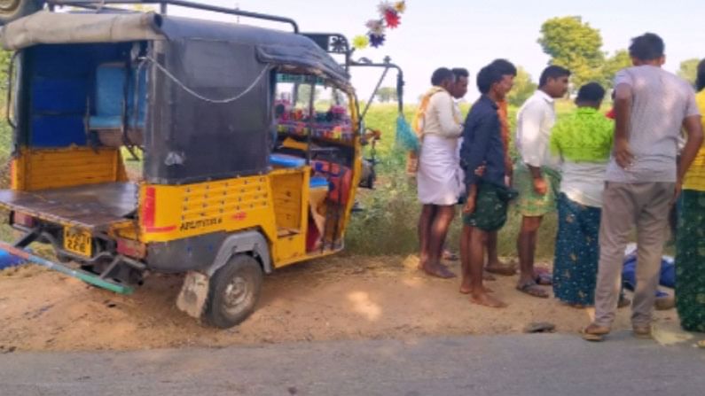 కర్నూలు జిల్లాలో ఘోర రోడ్డు ప్రమాదం, ఆటో - మిని టెంపో ఢీకొని అక్కడికక్కడే బాలుడు మృతి, మరో ఇద్దరికి తీవ్ర గాయాలు