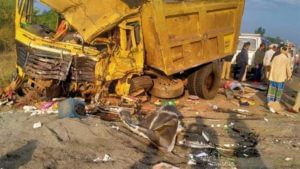 Dharwad Road Accident: కర్ణాటక లో ఘోర రోడ్డు ప్రమాదం.. 17 మంది మృతి .. అతివేగమే ప్రమాదానికి కారణమా..!