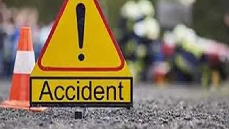 Road Accident: ప్రకాశం జిల్లాలో ప్రైవేటు బస్సు బోల్తా.. 14 మందికి గాయాలు..