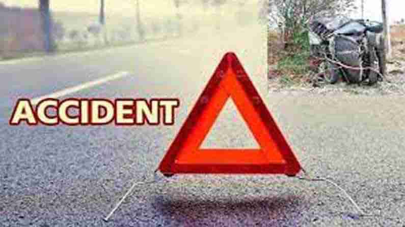 Road Accident : ప్రాణాలు తీసిన అతివేగం.. బైక్ ను ఢీ కొట్టిన లారీ.. వ్యక్తి దుర్మరణం