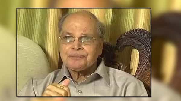 సీనియర్ జర్నలిస్ట్, పద్మశ్రీ తుర్లపాటి కుటుంబరావు కన్నుమూత.. నివాళ్లులర్పించిన జర్నలిస్ట్ సంఘాలు