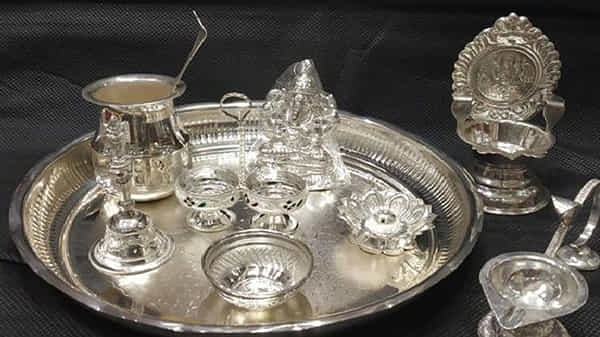 Silver Rate Today : పరుగులు పెడుతున్న వెండి.. భారీగా పెరిగిన ధర.. కిలోకి రూ. 400 పెరుగుదల..