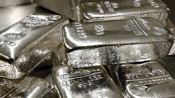 Silver Price Today: స్వల్పంగా తగ్గిన సిల్వర్ ధరలు.. ప్రధాన నగరాల్లో కిలో వెండి ధర ఎంత ఉందంటే ?