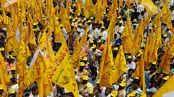 TDP Municipal tension : మున్సిపల్ పోలింగ్ టెన్షన్ కంటే అభ్యర్థులను కాపాడుకునేందుకే ఎక్కువ కష్టపడుతోన్న టీడీపీ