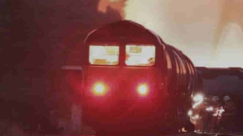 Rajdhani Express : రాజధాని ఎక్స్ప్రెస్లో మంటలు... నవాంద్గి స్టేషన్ వద్ద ట్రైన్ నిలిపివేత...