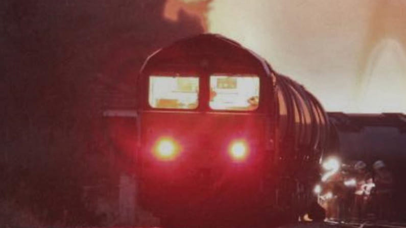 Rajdhani Express : రాజధాని ఎక్స్ప్రెస్లో మంటలు... నవాంద్గి స్టేషన్ వద్ద ట్రైన్ నిలిపివేత...