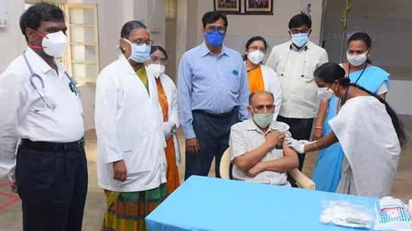 తిరుపతిలో రెండో రోజు కూడా ఎదురుచూపులే.. వ్యాక్సిన్ వేయించుకోవడానికి ముందుకు రాని ఫ్రంట్ లైన్ వారియర్స్..