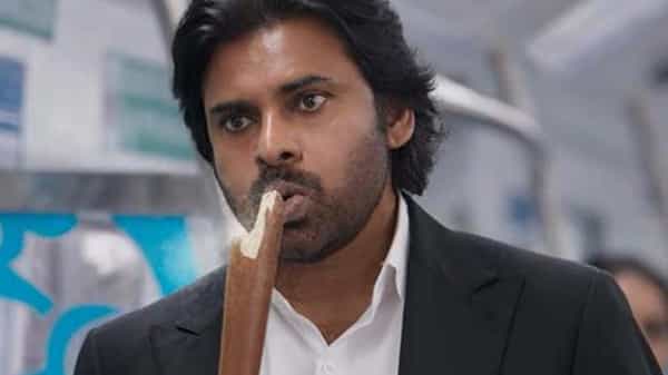 Vakeel Saab Review: సినిమా బ్లాక్ బస్టర్, పవన్ ఈజ్ బ్యాక్... ఫస్ట్ రివ్యూ చెప్పేసిన ఆ క్రిటిక్