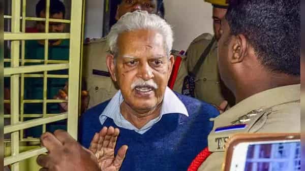 విరసం నేత వరవరరావుకు ఎట్టకేలకు బెయిల్, హైకోర్టు ఆదేశాలపై ముంబై ఆస్పత్రిలో ట్రీట్మెంట్