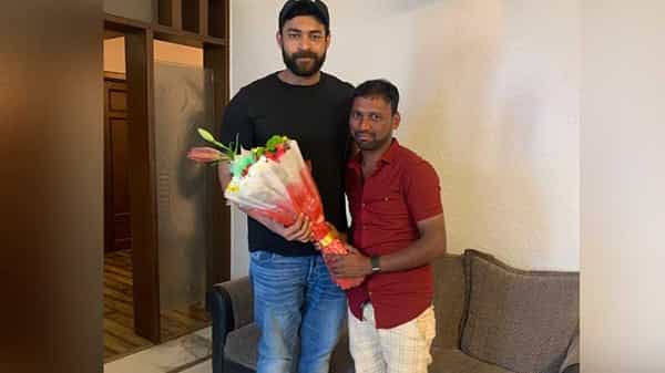 మెగా హీరో కోసం 200 కిలోమీటర్ల పాదయాత్ర.. ఆ అభిమాని కోసం హీరో ఏం చేశాడో తెలుసా ?