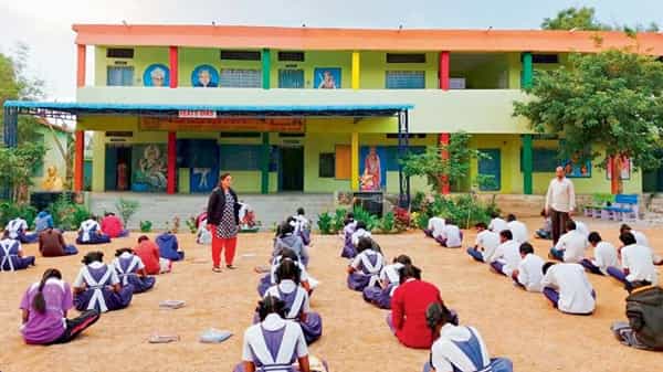 AP Schools: ఆంధ్రప్రదేశ్లో పాఠశాలలకు సెలవులంటూ వైరల్ న్యూస్.. క్లారిటీ ఇచ్చిన అధికారులు..