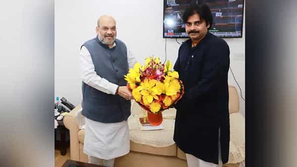 Pawan Meets Amit Shah: కేంద్ర హోంమంత్రి అమిత్ షాను కలిసిన జనసేన అధినేత పవన్.. వీరి భేటీకి కారణమదేనా?