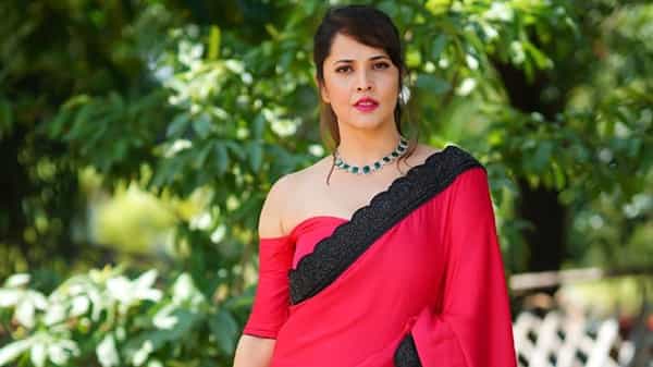 Anasuya: మరో ప్రయోగానికి సిద్ధమైన అందాల యాంకర్.. వేశ్య పాత్రలో నటించనున్న అనసూయ..