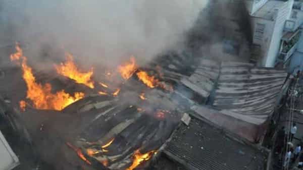 Firecracker Factory: టపాకాయల తయారీ కేంద్రంలో మరో భారీ పేలుడు.. మంటలను ఆర్పుతున్న అగ్ని మాపక సిబ్బంది
