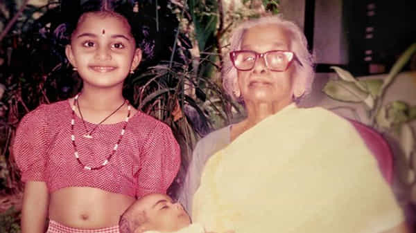 South Heroine: ఈ స్టార్ హీరోయిన్ ఎవరో గుర్తుపట్టగలరా.. ఎక్కడో చూసినట్టుగానే ఉంది కదా..?