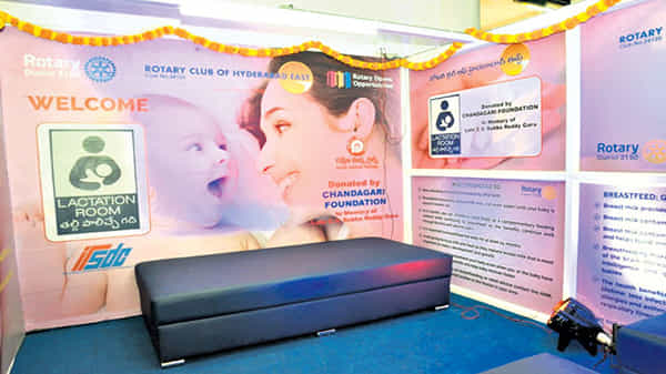 Baby Feeding: తల్లులకు గుడ్ న్యూస్.. చిన్నారులకు పాలించేందుకు రైల్వే స్టేషన్లో ప్రత్యేక గది ఏర్పాటు..